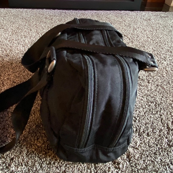 EUC - Woman's Oakley Purse - Black - Picture 9 of 11